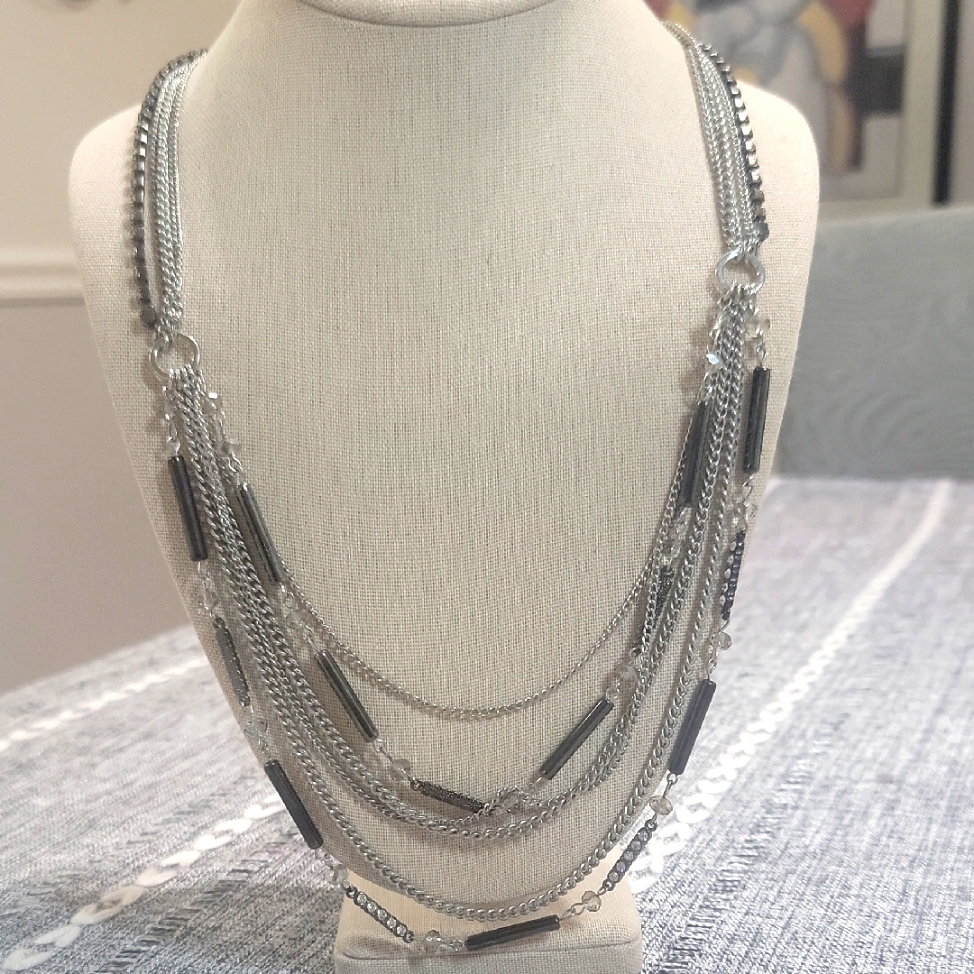 Vera Wang Silver And Black Multi-Strand Necklace Nwot 36 25$